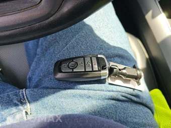 2023 Ford F-150 Lightning LARIAT Crew Cab Short Bed - miniatura 5