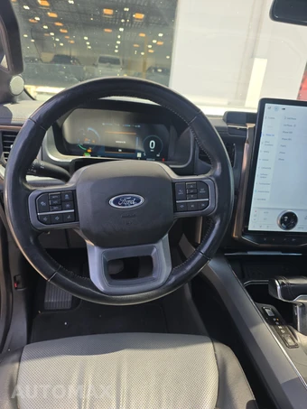 2023 Ford F-150 Lightning LARIAT Crew Cab Short Bed - miniatura 10