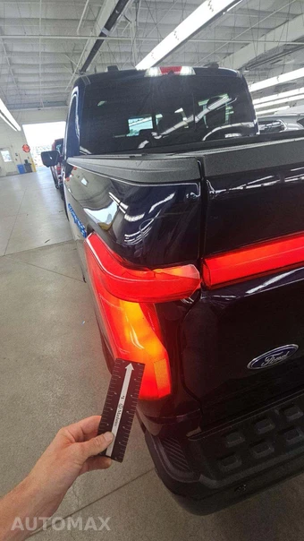 2023 Ford F-150 Lightning LARIAT Crew Cab Short Bed - miniatura 27