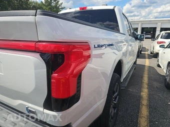 2023 Ford F-150 Lightning LARIAT Crew Cab Short Bed - miniatura 4