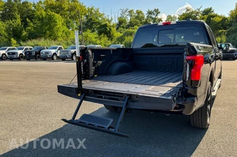 2023 Ford F-150 Lightning PLATINUM Crew Cab Short Bed - miniatura 24