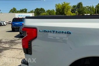 2023 Ford F-150 Lightning XLT Crew Cab Short Bed - miniatura 19