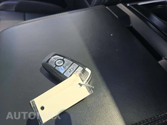 2023 Ford F-150 Raptor Crew Cab Short Bed - miniatura 8