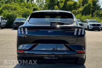 2023 Ford Mustang Mach-E GT - miniatura 4