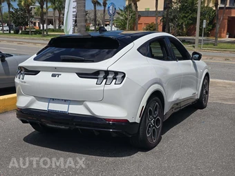 2023 Ford Mustang Mach-E GT - miniatura 3