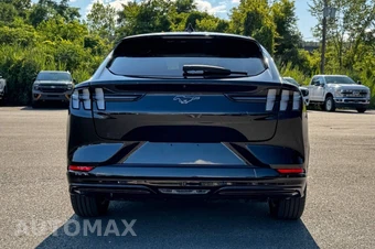 2023 Ford Mustang Mach-E Premium - miniatura 4