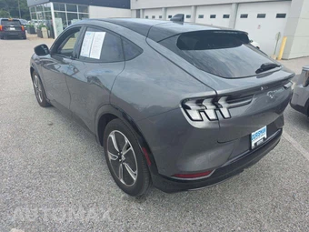 2023 Ford Mustang Mach-E Premium - miniatura 2