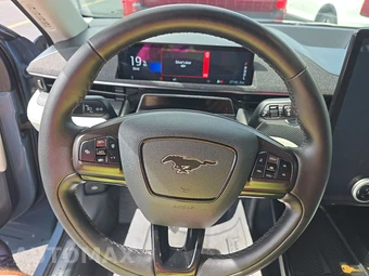 2023 Ford Mustang Mach-E Premium - miniatura 10