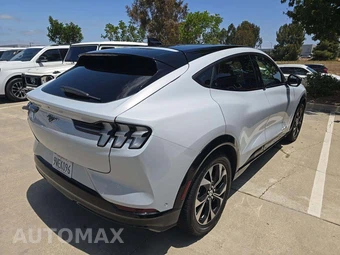 2023 Ford Mustang Mach-E Premium - miniatura 3