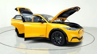 2023 Ford Mustang Mach-E Premium - miniatura 11