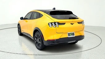 2023 Ford Mustang Mach-E Premium - miniatura 7