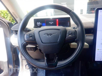 2023 Ford Mustang Mach-E Premium - miniatura 23
