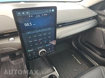 2023 Ford Mustang Mach-E Premium - miniatura 6