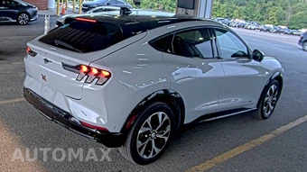 2023 Ford Mustang Mach-E Premium - miniatura 4
