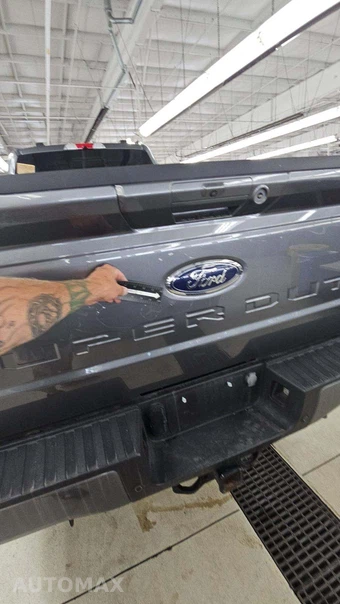 2023 Ford Super Duty F-250 Lariat Crew Cab Long Bed - miniatura 29