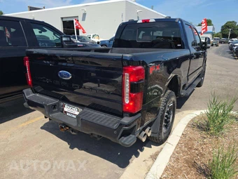 2023 Ford Super Duty F-250 Lariat Crew Cab Medium Bed - miniatura 3