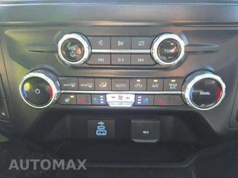 2023 Ford Super Duty F-250 Lariat Crew Cab Medium Bed - miniatura 29