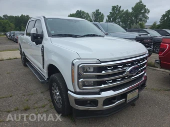2023 Ford Super Duty F-250 Lariat Crew Cab Medium Bed - miniatura 3