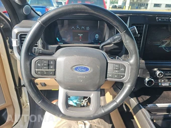 2023 Ford Super Duty F-250 Lariat Crew Cab Medium Bed - miniatura 10