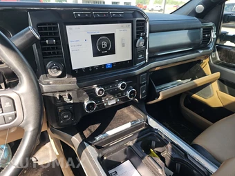 2023 Ford Super Duty F-250 Lariat Crew Cab Medium Bed - miniatura 11
