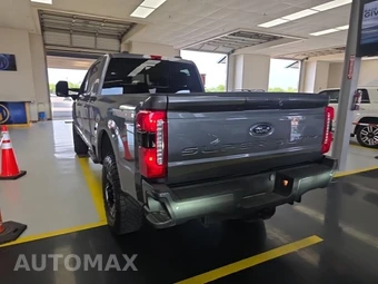 2023 Ford Super Duty F-250 Lariat Crew Cab Medium Bed - miniatura 6