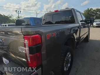 2023 Ford Super Duty F-250 Lariat Crew Cab Medium Bed - miniatura 4