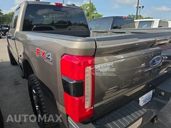 2023 Ford Super Duty F-250 Lariat Crew Cab Medium Bed - miniatura 6