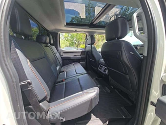 2023 Ford Super Duty F-250 Lariat Crew Cab Medium Bed - miniatura 16