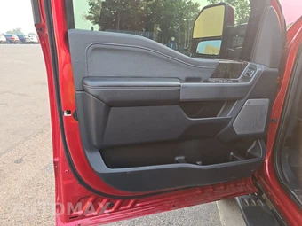 2023 Ford Super Duty F-250 Lariat Crew Cab Medium Bed - miniatura 9