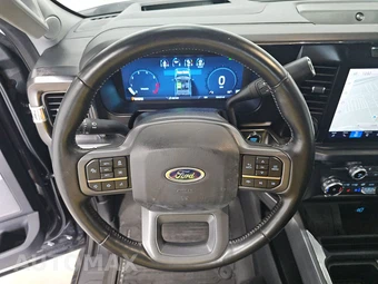 2023 Ford Super Duty F-250 Lariat Crew Cab Medium Bed - miniatura 10