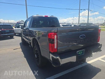 2023 Ford Super Duty F-250 Lariat Crew Cab Medium Bed - miniatura 2
