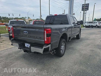 2023 Ford Super Duty F-250 Lariat Crew Cab Medium Bed - miniatura 3