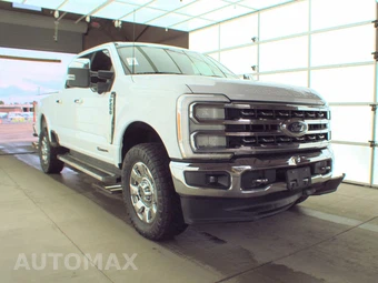2023 Ford Super Duty F-250 Lariat Crew Cab Medium Bed - miniatura 3