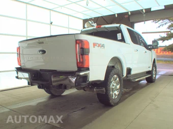 2023 Ford Super Duty F-250 Lariat Crew Cab Medium Bed - miniatura 4