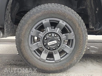 2023 Ford Super Duty F-250 Lariat Crew Cab Medium Bed - miniatura 5
