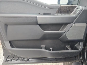 2023 Ford Super Duty F-250 Lariat Crew Cab Medium Bed - miniatura 9