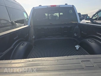 2023 Ford Super Duty F-250 Lariat Crew Cab Medium Bed - miniatura 16