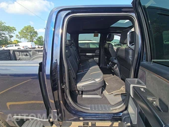 2023 Ford Super Duty F-250 Platinum Crew Cab Medium Bed - miniatura 16