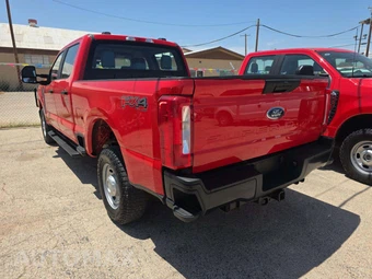 2023 Ford Super Duty F-250 XL Crew Cab Medium Bed - miniatura 2