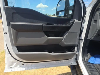 2023 Ford Super Duty F-250 XL Crew Cab Medium Bed - miniatura 9