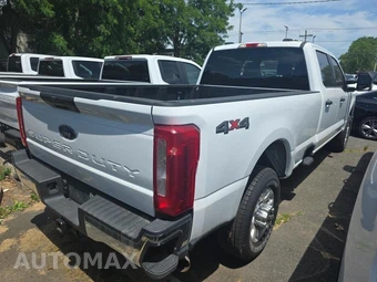 2023 Ford Super Duty F-250 XLT Crew Cab Long Bed - miniatura 4