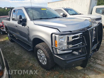 2023 Ford Super Duty F-250 XLT Extended Cab Medium Bed w/Rear Doors - miniatura 3