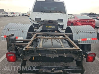 2023 Ford Super Duty F-350 Cab Chassis XL Crew Cab DRW - miniatura 16