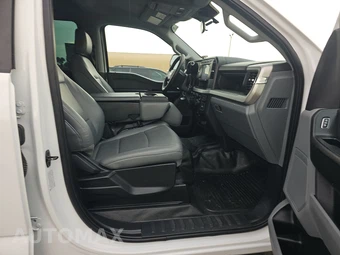 2023 Ford Super Duty F-350 Cab Chassis XL Crew Cab DRW - miniatura 8