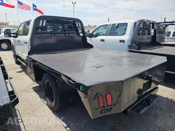 2023 Ford Super Duty F-350 Cab Chassis XL Crew Cab DRW - miniatura 2