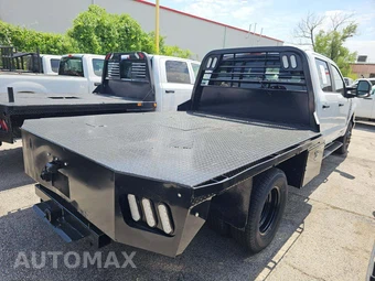 2023 Ford Super Duty F-350 Cab Chassis XL Crew Cab DRW - miniatura 3