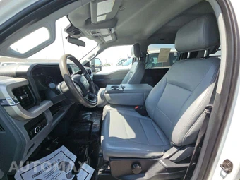 2023 Ford Super Duty F-350 Cab Chassis XL Crew Cab DRW - miniatura 6