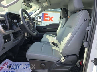 2023 Ford Super Duty F-350 Cab Chassis XL Extended Cab w/Rear Doors - miniatura 3
