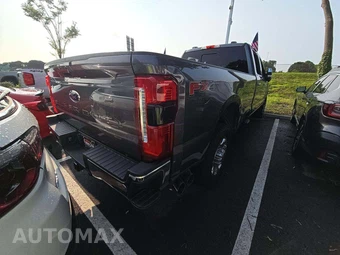 2023 Ford Super Duty F-350 Lariat Crew Cab Long Bed - miniatura 3