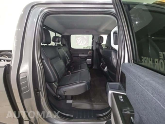 2023 Ford Super Duty F-350 Lariat Crew Cab Long Bed DRW - miniatura 16